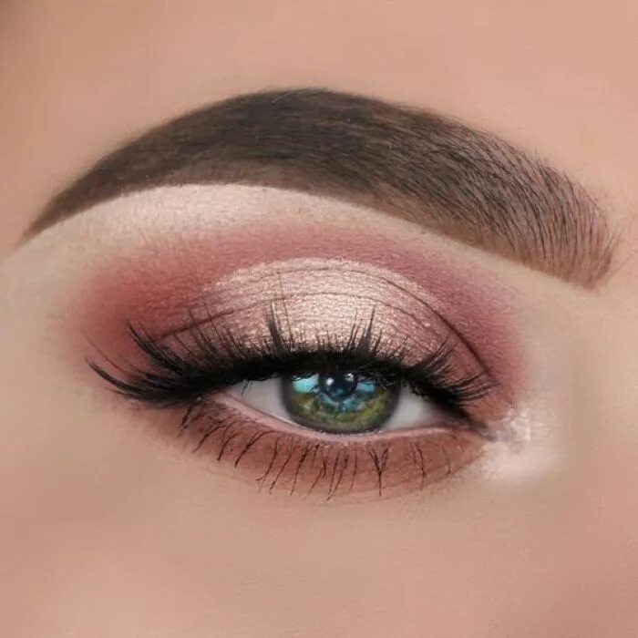 Макияж глаз крупно How To Easily Accomplish 'Soft-Glam' Makeup - Society19 Eye makeup tips, Eye mak