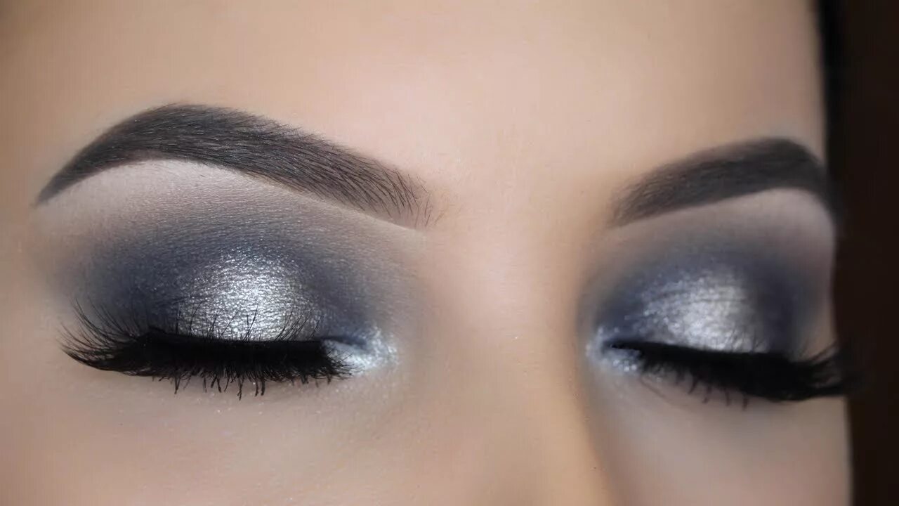 Макияж глаз крупно Smokey Silver Halo Eye Makeup Tutorial - YouTube