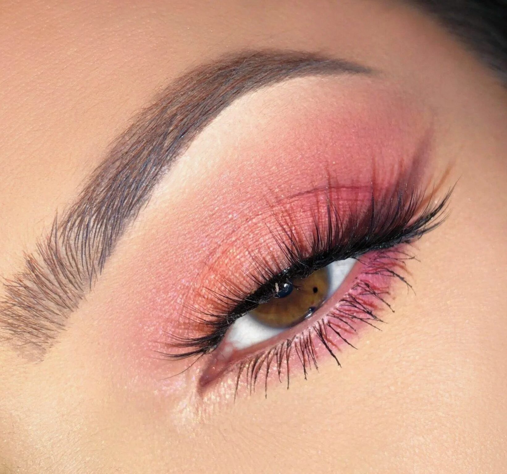 Макияж глаз крупно It's All Good in 2020 Pink eye makeup, Eyeshadow makeup, Makeup eye looks