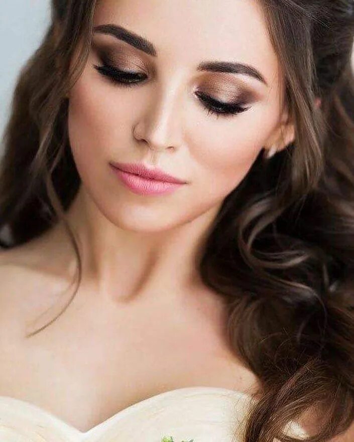 Макияж глаз невесты фото A imagem pode conter: 1 pessoa, close-up Wedding makeup, Wedding makeup for brun
