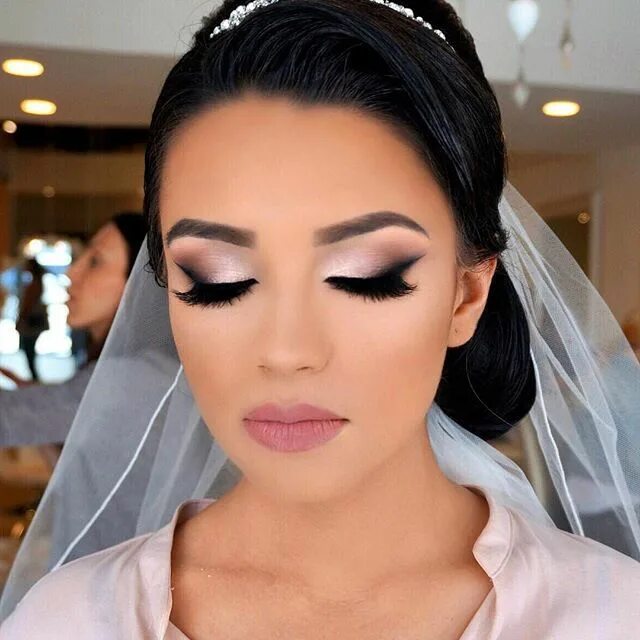 Макияж глаз невесты фото Bridal glam ✨ skin prep: #benefit moisture cream and #drbrandt pores no more ✨ #