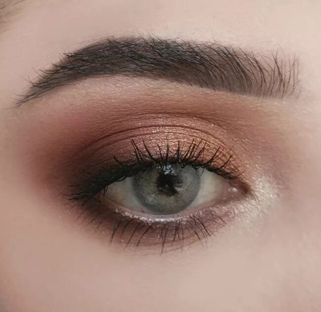 Макияж глаз нюдовыми #natural #smokeyeye #makeuplooks #makeupideas #naturalmakeup makeup + nails in. 