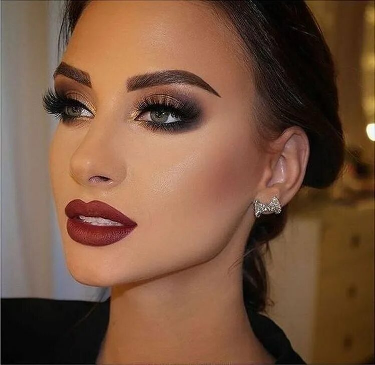 Макияж глаз под черное платье Wedding Makeup Red lip makeup, Smokey eye makeup, Red lips makeup look