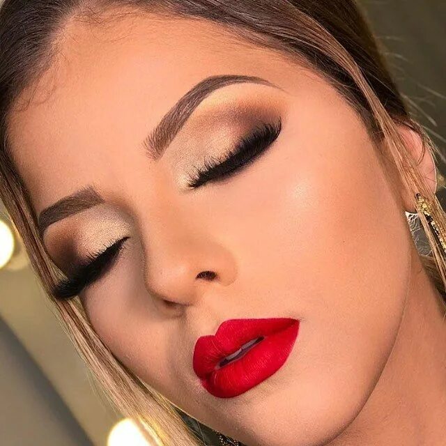 Макияж глаз под красную помаду Amazing as always!!! @gleycisassi #makeup Tutorial kecantikan, Kulit, Kecantikan