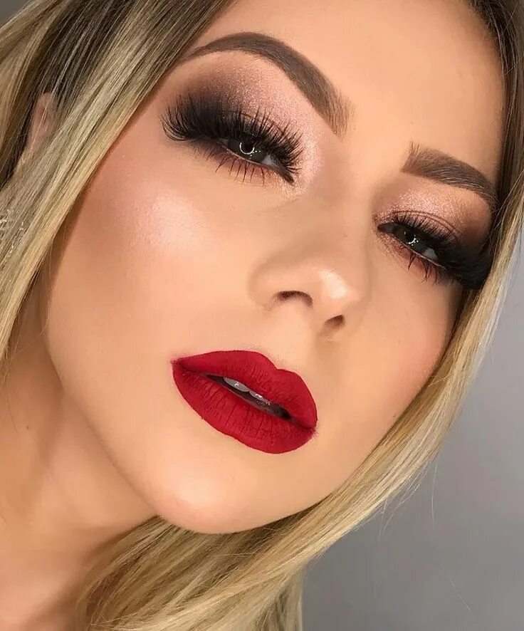 Макияж глаз под красную помаду Pin on estetica Eye makeup, Gorgeous makeup, Cute eye makeup