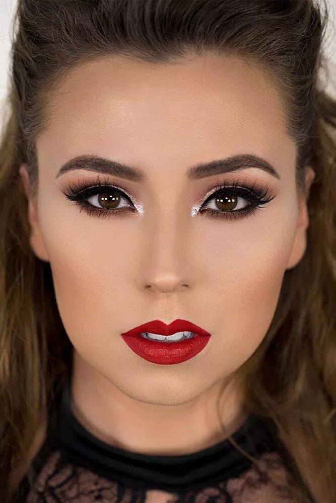 Макияж глаз под красную помаду 48 Red Lipstick Looks - Get Ready For A New Kind Of Magic Red lip makeup, Christ