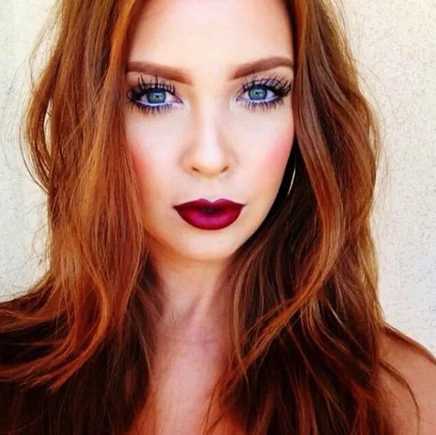 Макияж глаз под рыжие волосы Blue eyes, red lips, red hair, sulty, make up Red hair makeup, Red hair blue eye