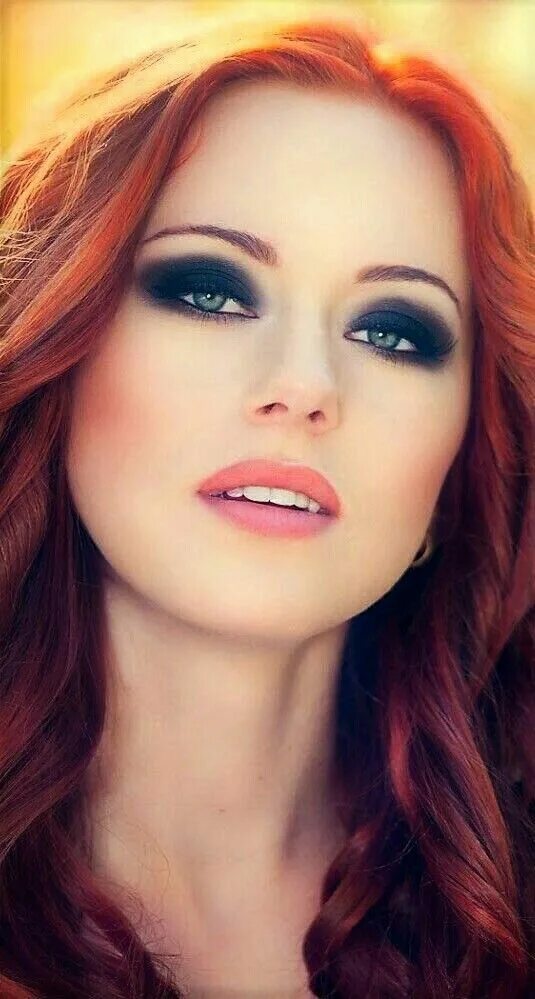 Макияж глаз под рыжие волосы Beautiful Women with Red Hair and Stunning Eyes