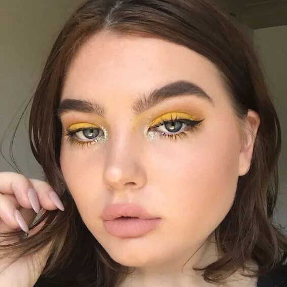 Макияж глаз подростков 10 Eyeshadow Trends That Are NOT Your Typical Smokey Eye - Society19 UK Yellow e