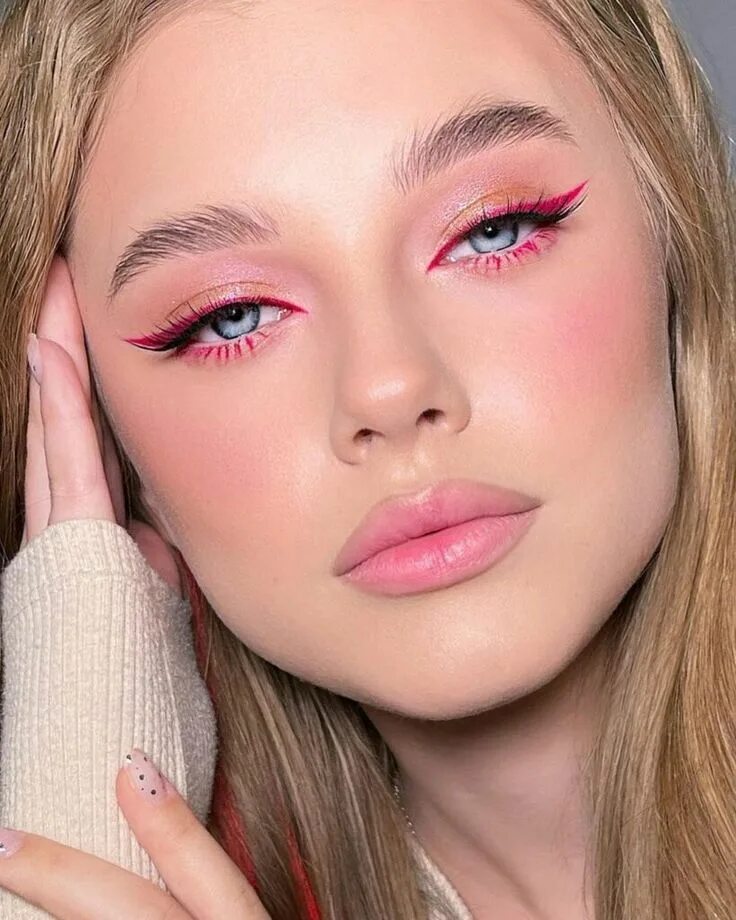 Макияж глаз розового цвета 15 Maquillajes estilo barbie para sentirte 'fantastic' y no 'plastic' No eyeline