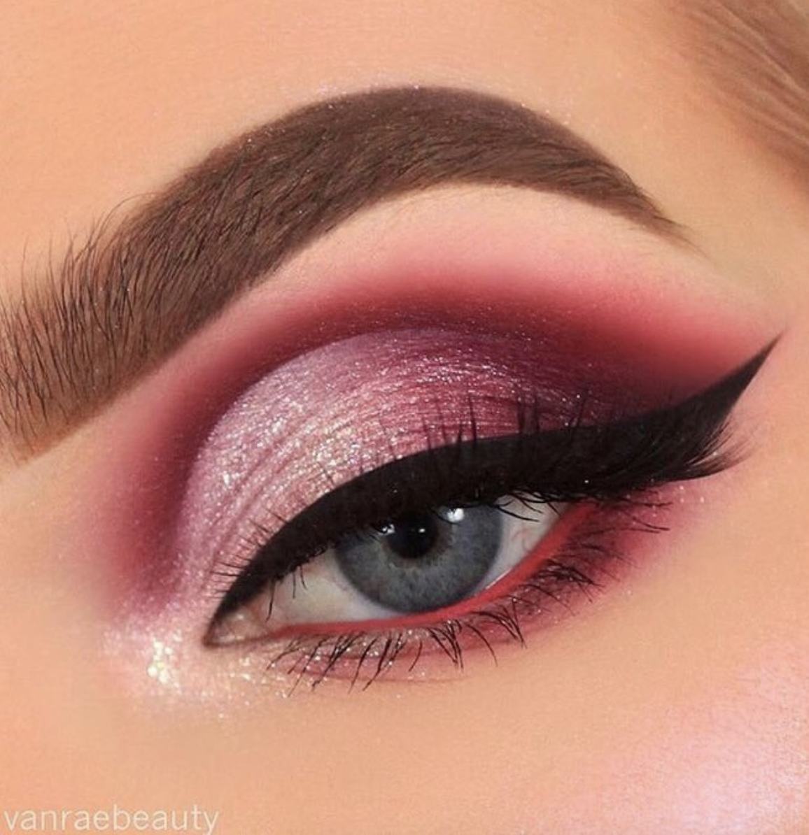 Макияж глаз розовыми тенями ✨ IG: vanraebeauty - makeup look for blue eyes - pink eyeshadow - cut crease eye