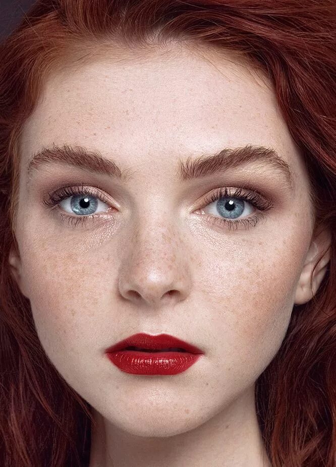 Макияж глаз рыжих The beauty of a woman must be seen from in her eyes; that is the doorway to her 