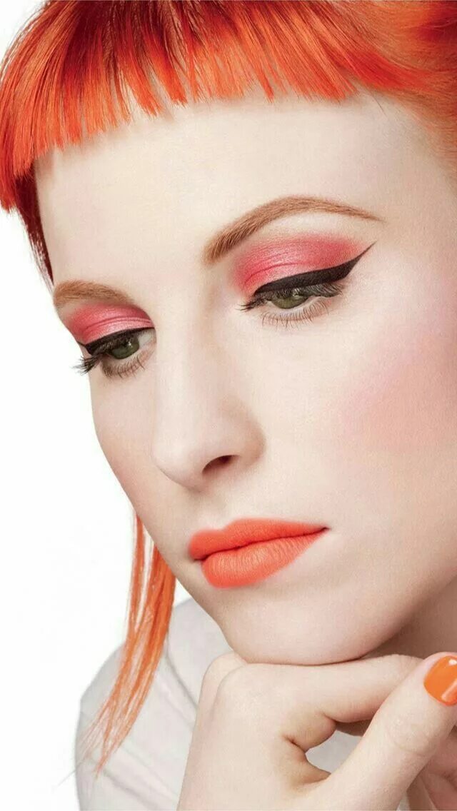Макияж глаз рыжих Hayley Williams Hayley williams, Coral eyeshadow, Orange lips