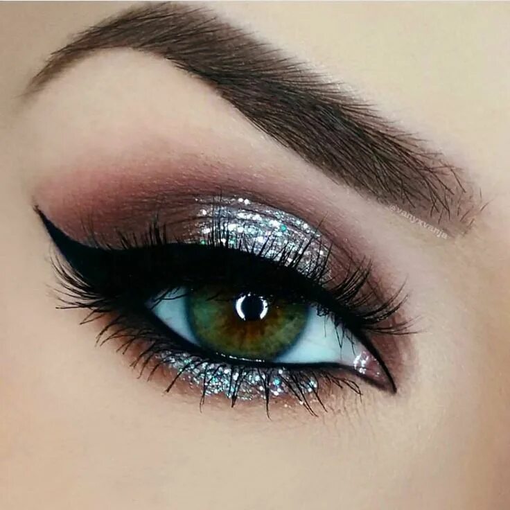 Макияж глаз с блестящими тенями #makeup #instamakeup #cosmetic #cosmetics #fashion #eyeshadow #lipstick #gloss #