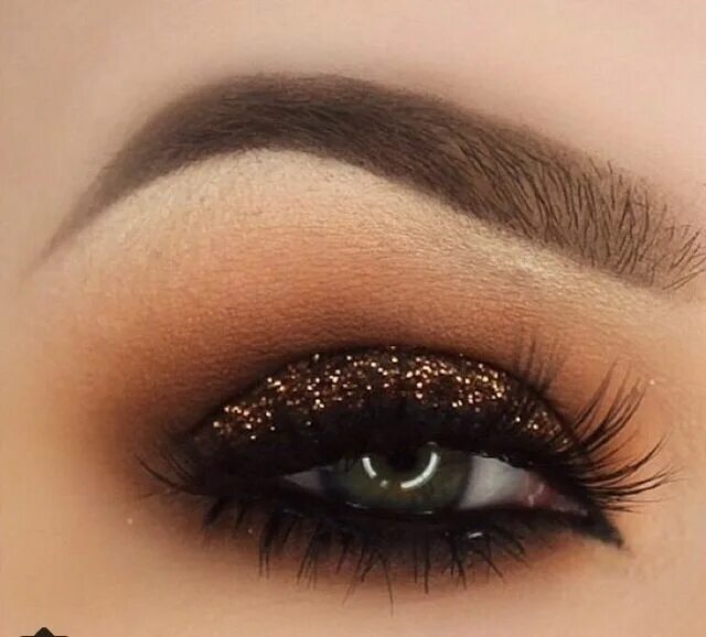 Макияж глаз с блестящими тенями Copper-Glittery gorgeousness Gold smokey eye, Sparkle eyeshadow, Cosmetic glitte
