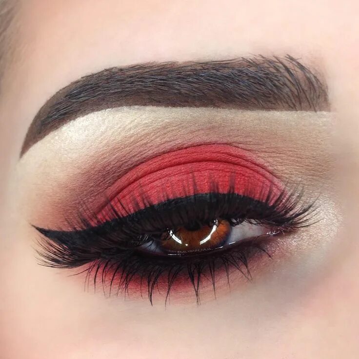 Макияж глаз с линиями EMILY MCLAUGHLIN on Instagram: "♦ ️♦ ️♦ @batalashbeauty x @sauceboxcosmetics Palet