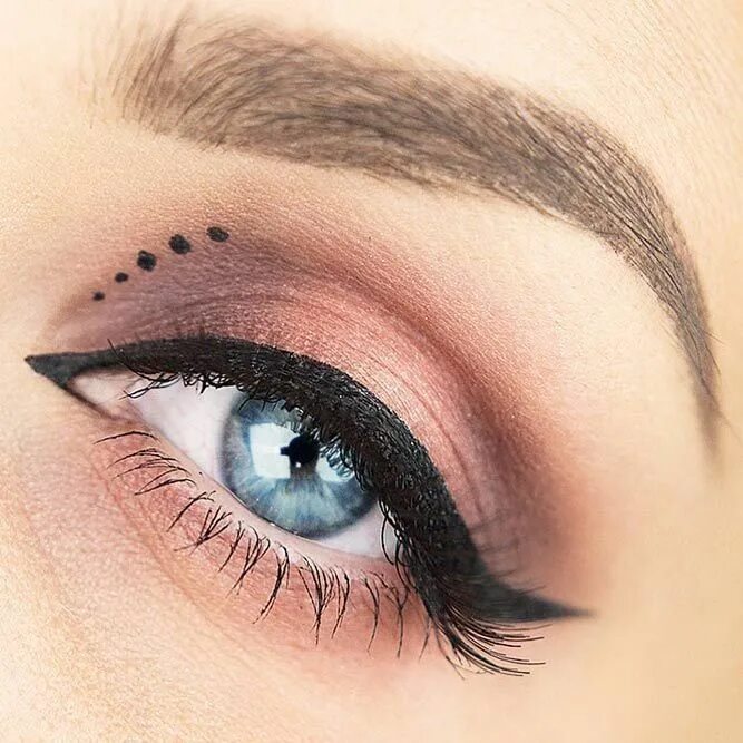 Макияж глаз с линиями Augen Make Up, Eye Make Up Eyeliner styles, Makeup eyeliner, Eye makeup