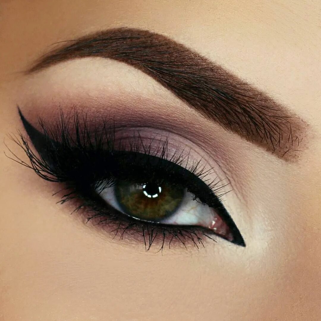 Макияж глаз с линиями Vanessa on Instagram: "Here's the second picture of my last look. It should have
