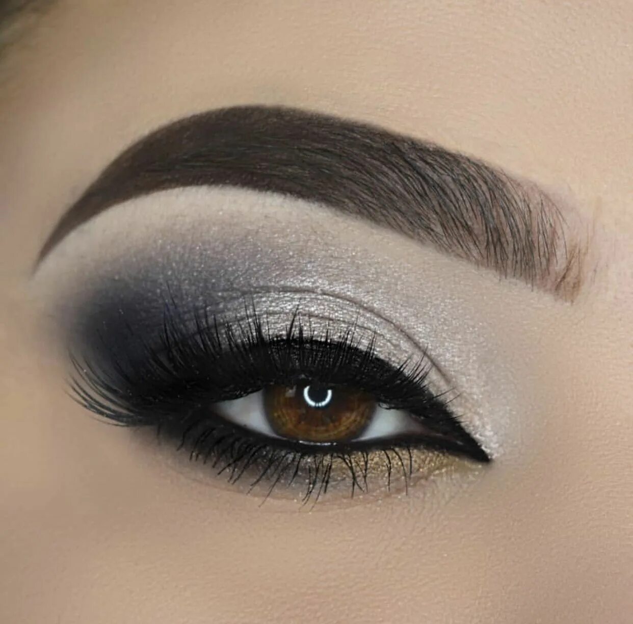 Макияж глаз с линиями #eyeshadow #eyeshadowtutorial #eyeshadowswatches #sombradeojos #maquillajeojos #