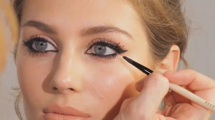 Макияж глаз с помощью карандаша The Feline Flick - Cat Eye Make-up Tutorial Charlotte Tilbury @CTilburyMakeup Ca