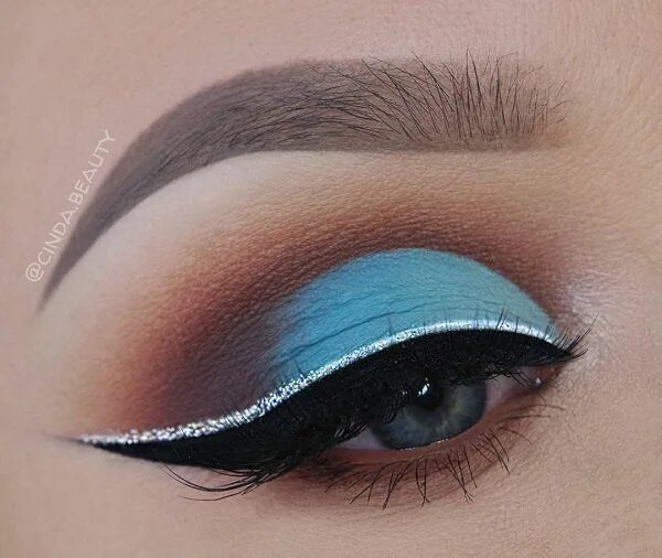Макияж глаз с синей подводкой 50 Eye Makeup Ideas Cuded Blue makeup, Blue eye makeup, Eye makeup styles