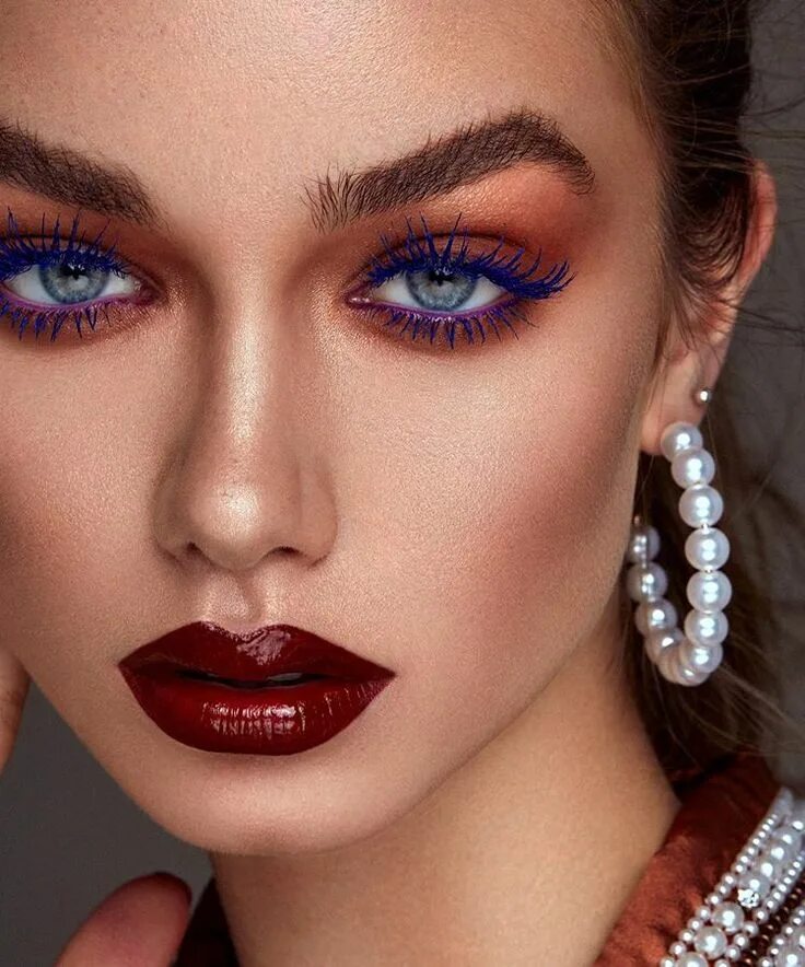 Макияж глаз с синей тушью Josie Lane su Instagram: "can we make blue mascara a thing again"