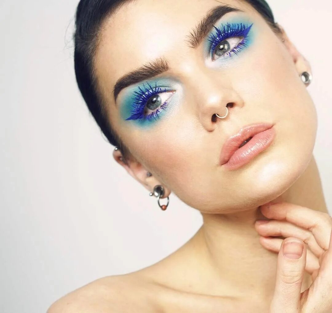 Макияж глаз с синей тушью Pin by Stephanie Keller on Makeup Linda hallberg, Smoky eye makeup, Colored masc