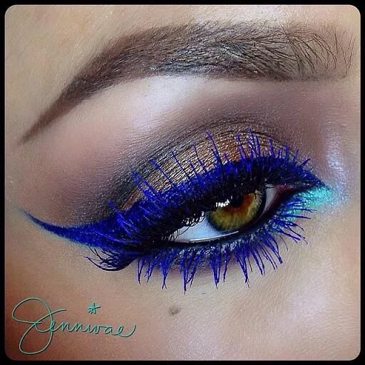 Макияж глаз с синей тушью Blue Look - Trends & Style Blaue wimperntusche, Lidschatten für braune augen, Wi