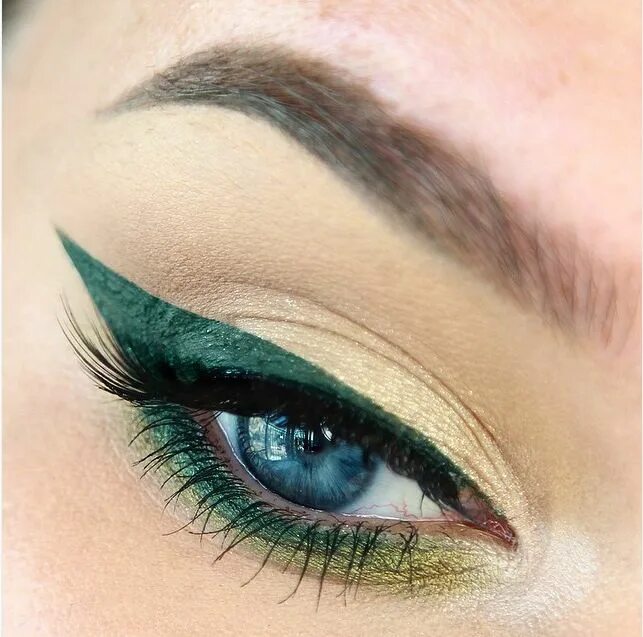 Макияж глаз с зеленой подводкой Pin on MAKEUP Eye makeup, Blue makeup, Eye makeup tips
