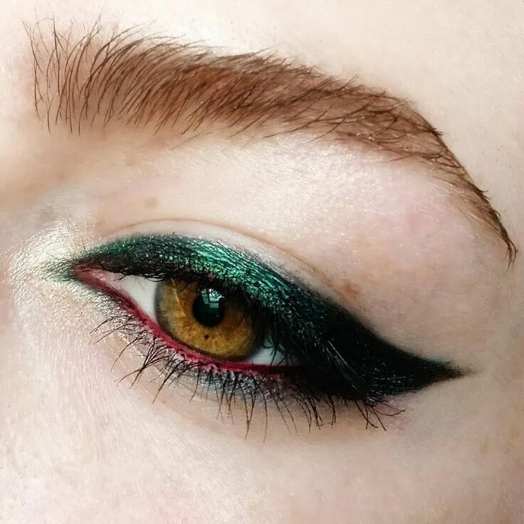 Макияж глаз с зеленой подводкой Pin on inSpire lifeStyle & Mood Green eyeliner, Eye makeup brushes, Eye makeup