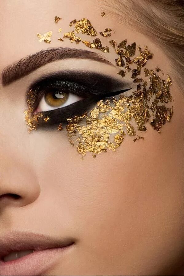 Макияж глаз с золотом Lace-Embellished Makeup Looks Carnival makeup, Eye makeup, Fantasy makeup