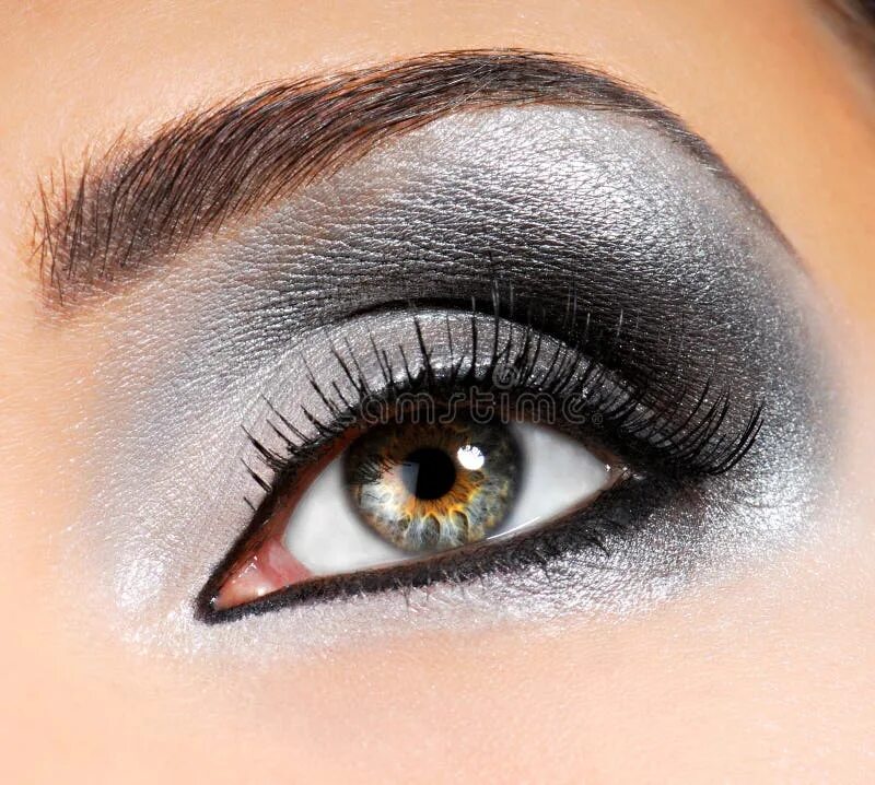 Макияж глаз серые тени Silver-black Eyeshadow Image Stock Photo - Image of ideal, females: 3999504