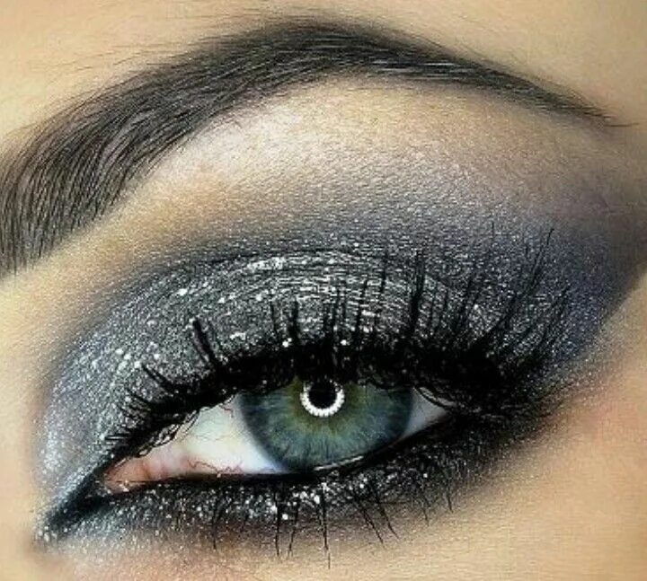 Макияж глаз серые тени Pin by Maciah Smith on Makeup Makeup geek, Grey eye makeup, Eye makeup