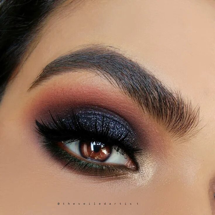 Макияж глаз смоки Image result for gold and black eyeshadow look Dark smokey eye makeup, Glitter s