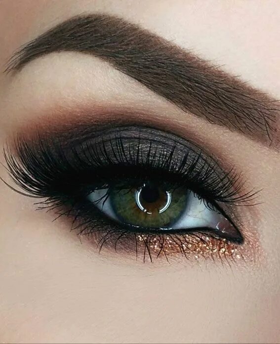Макияж глаз смоки айс Best Eye Makeup Looks for 2021 : Smokey with glitter gold Eye makeup images, Smo