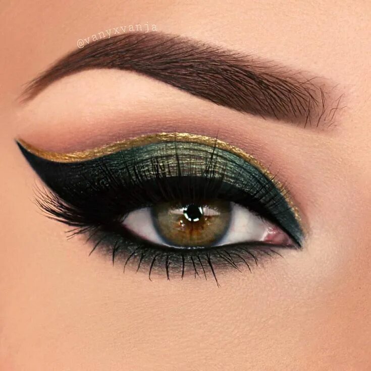 Макияж глаз со стрелками фото Makeup, Style & Beauty Holiday eye makeup, Makeup for green eyes, Holiday makeup