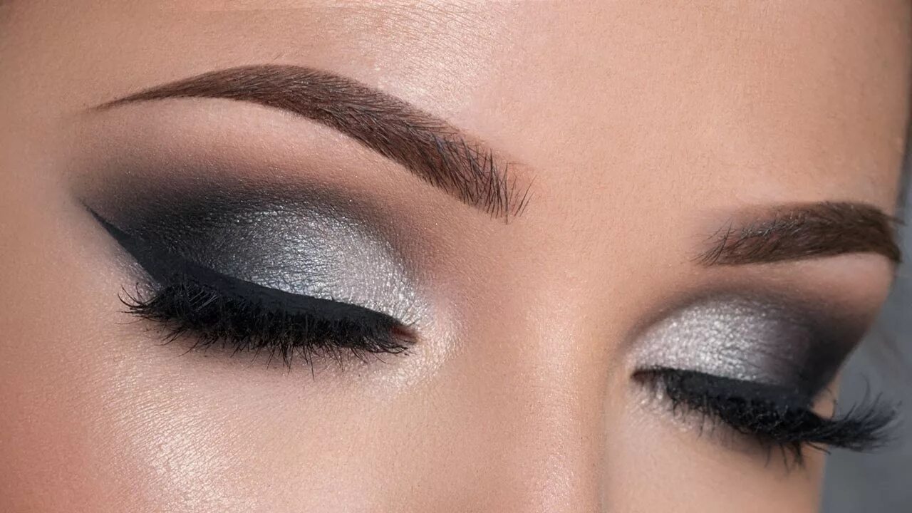 Макияж глаз со стрелками фото Night Out Makeup Tutorial Black & Silver Smokey Eye - YouTube