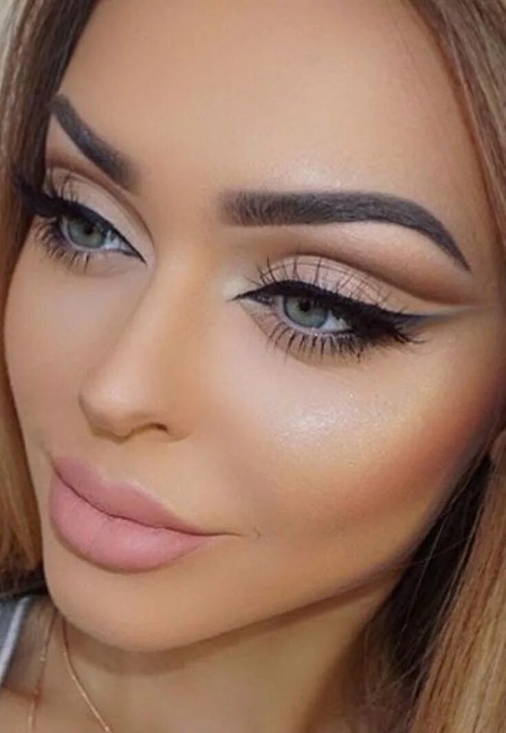 Макияж глаз со стрелками фото Pageant and Prom Makeup Inspiration. Find more beautiful makeup looks with Pagea