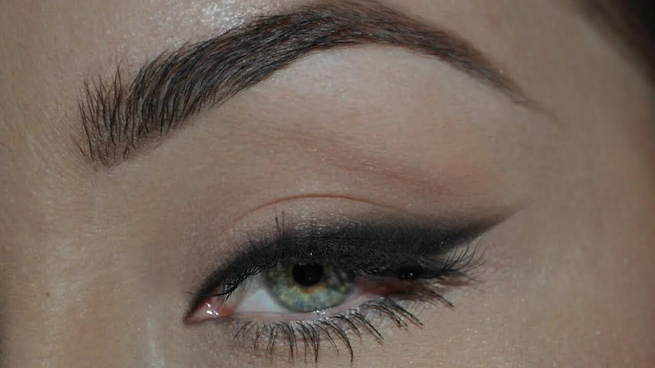 Макияж глаз стрелка с растушевкой SMOKEY EYELINER / ДЫМЧАТАЯ ПОДВОДКА ДЛЯ ГЛАЗ Smokey eyeliner, Makeup eye looks, 