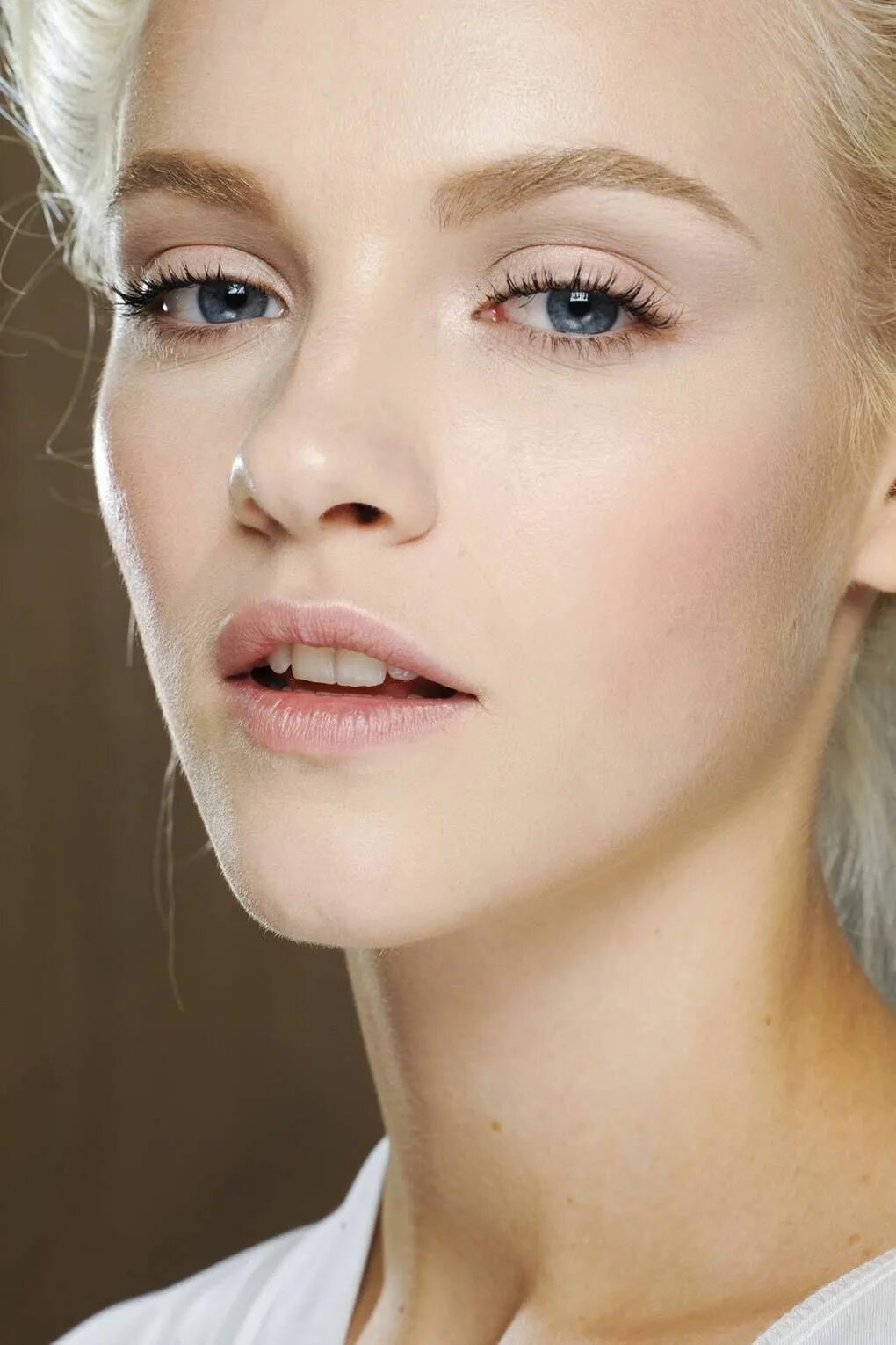 Макияж глаз светлая кожа Ginta Lapina - Beauty CV Tache brune visage, Masque naturel cheveux, Tache visag