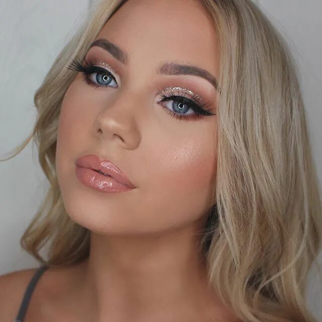 Макияж глаз светлой девушки Tested out the new @benefitcosmetics quickie contour stick for my face today..an