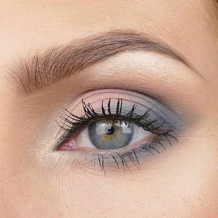 Макияж глаз светлыми тенями Check out the webpage to learn more on step by step eye makeup techniques #eyema