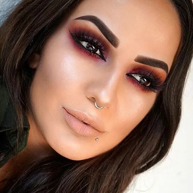 Макияж глаз цена 10 Videos for Makeup Newbies Trying to Master Contouring ... Smokey eye makeup, 