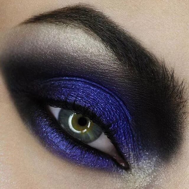 Макияж глаз цвет синий CAPTIVATED by this #DARKSTAR006 Version: UltraViolet Blue EYE from TALENTED #MUA