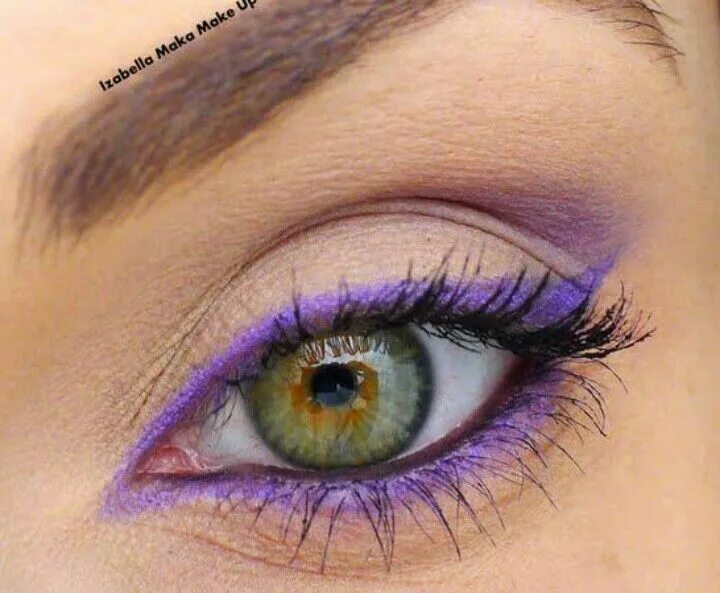 Макияж глаз цветными карандашами Complementary purple eyeliner for any eye color Purple eyeliner, Skin makeup, Be