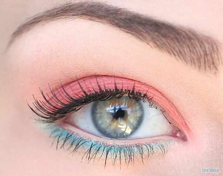 Макияж глаз цветными карандашами Maquiagem Azul e Rosa Pastel eyeshadow, Teal eye makeup, Makeup eyeliner