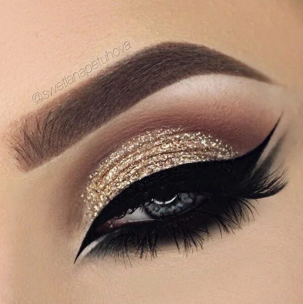 Макияж глаз тенями и подводкой Secrets for Lasting Eyeshadow Shimmer eye makeup, Eye makeup, Bright eye makeup