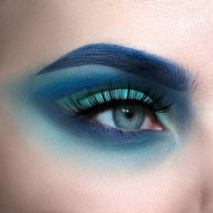 Макияж глаз в голубых тонах Instagram: ʙᴇᴀᴜᴛʏ_ᴠᴀɪɴ Colorful makeup, Eye makeup tips, Eye makeup