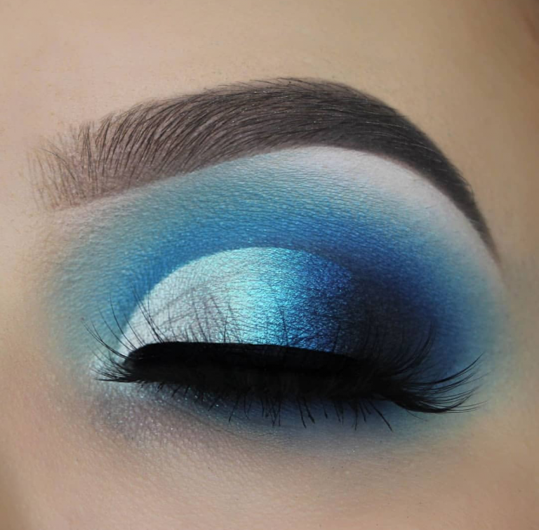 Макияж глаз в голубых тонах 10 Blue Eyeshadow Looks You Should Totally Own This Party Season! Blue eyeshadow