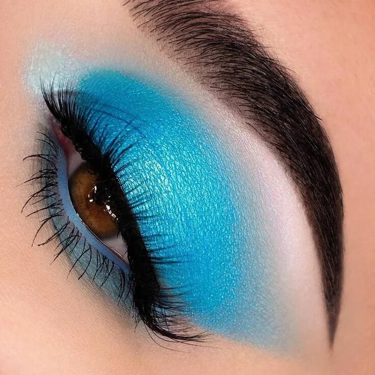 Макияж глаз в голубых тонах Blue smokey eye makeup Sombras de ojos, Maquillaje de ojos, Sombra de ojos